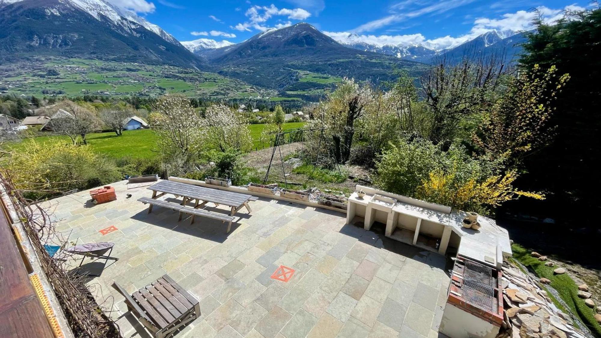 Gite Confort 15 Couchages, Vue Panoramique Montagne Hautes Alpes, Terrasses Эмбрён Экстерьер фото